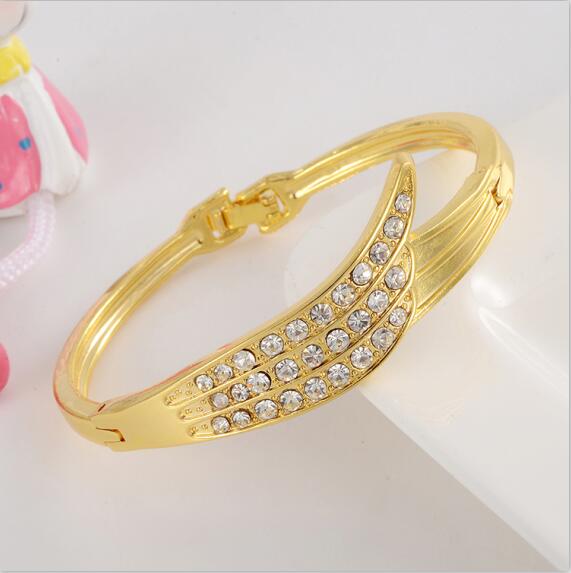 MINHIN Delicate High Grade Created Crystal Decoration Bracelet Beautiful Women Accessory With Shinning Synthetic Rhinestone
